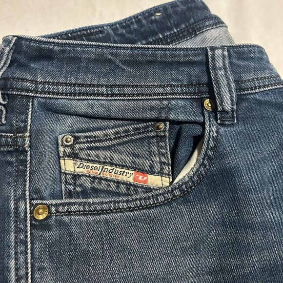 Diesel Jeans Larkee 31x32 Blue Denim Regular Fit Straight Leg Mens Jeans - Picture 5 of 16